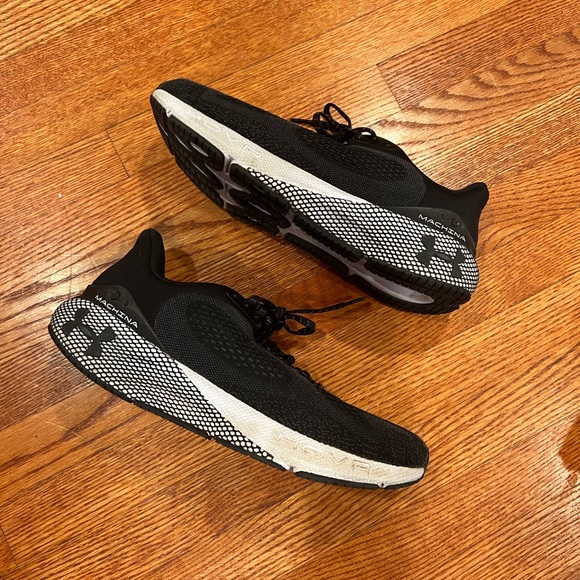 Men’s Under Armour Machina Running Sneaker - Picture 2 of 5